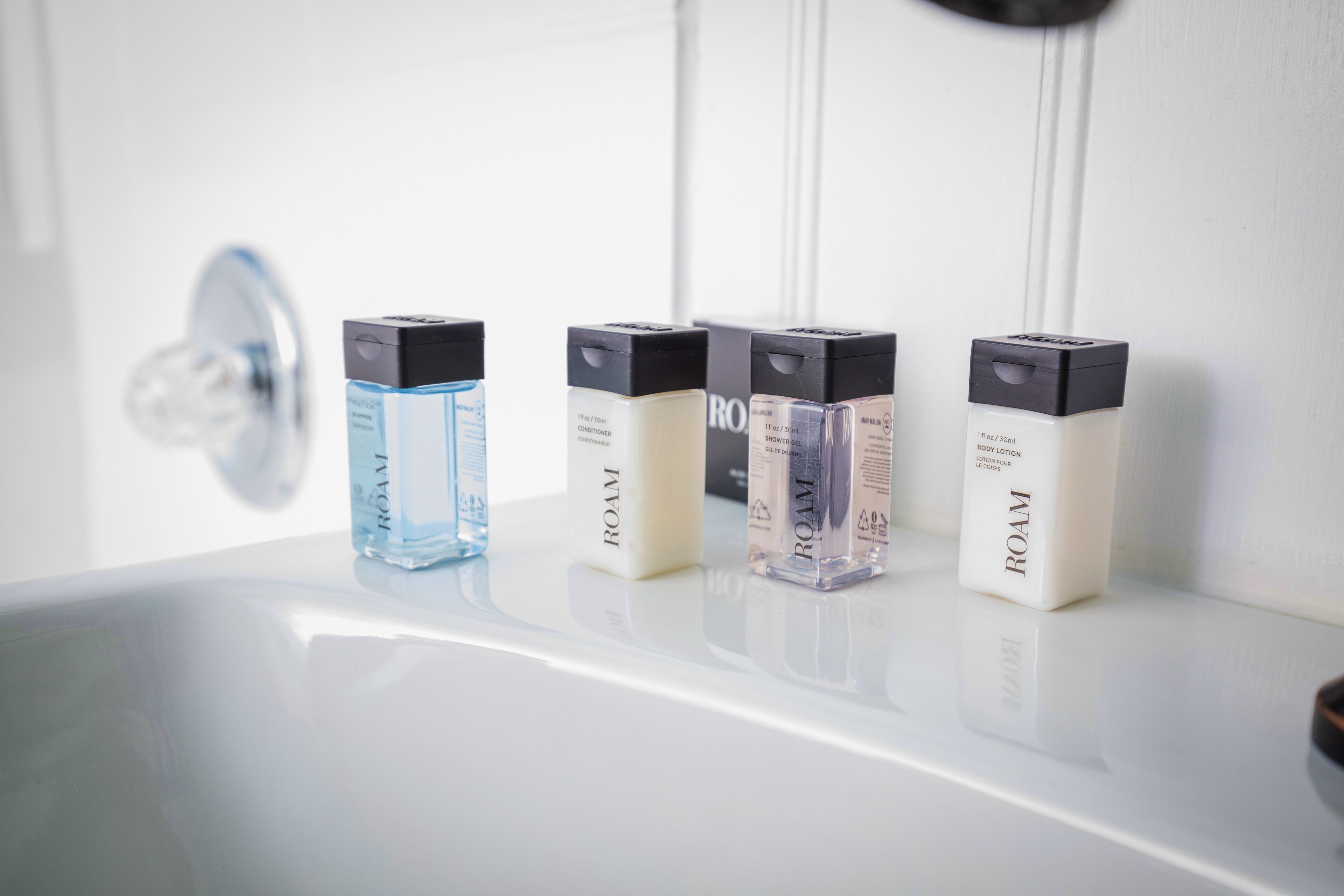 Tina con regadera, amenidades de baño gratuitas, secadora de cabello 