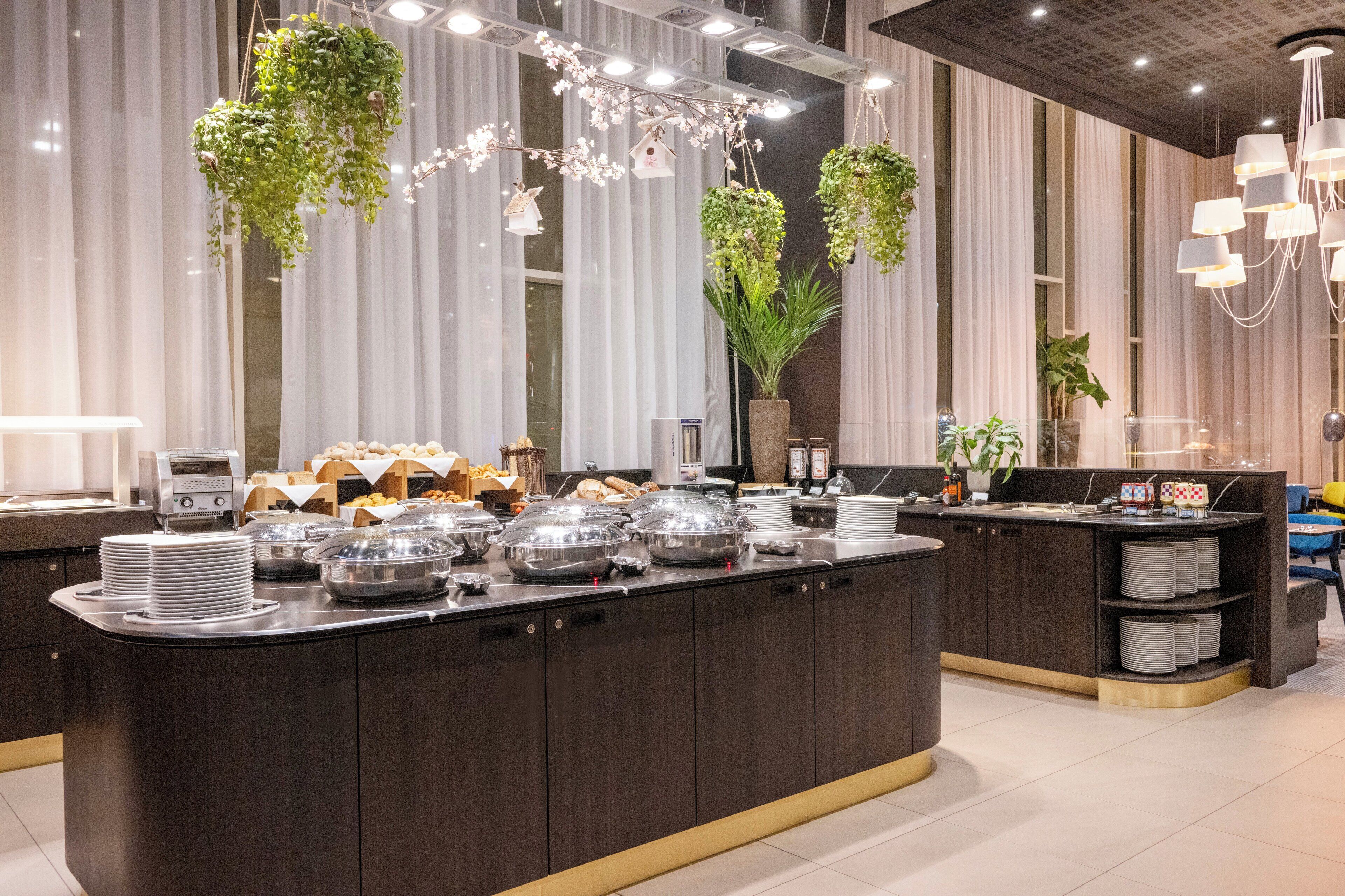 daily buffet breakfast (eur 38 per person)