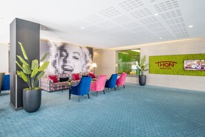 Coin salon dans le hall