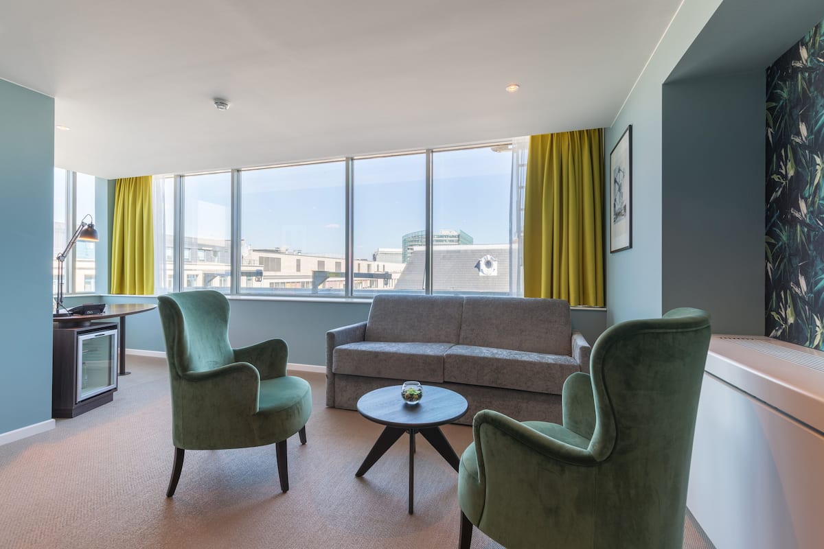 1 bedroom, premium bedding, minibar, in-room safe