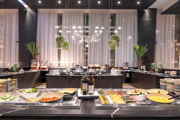 Daily buffet breakfast for a fee