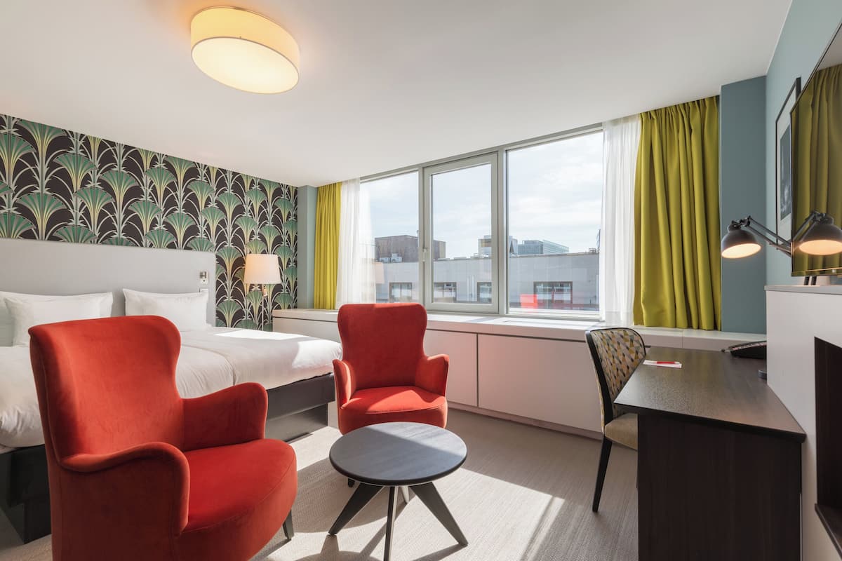 1 bedroom, premium bedding, minibar, in-room safe