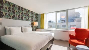 Luxe beddengoed, een minibar, een kluis op de kamer, een bureau