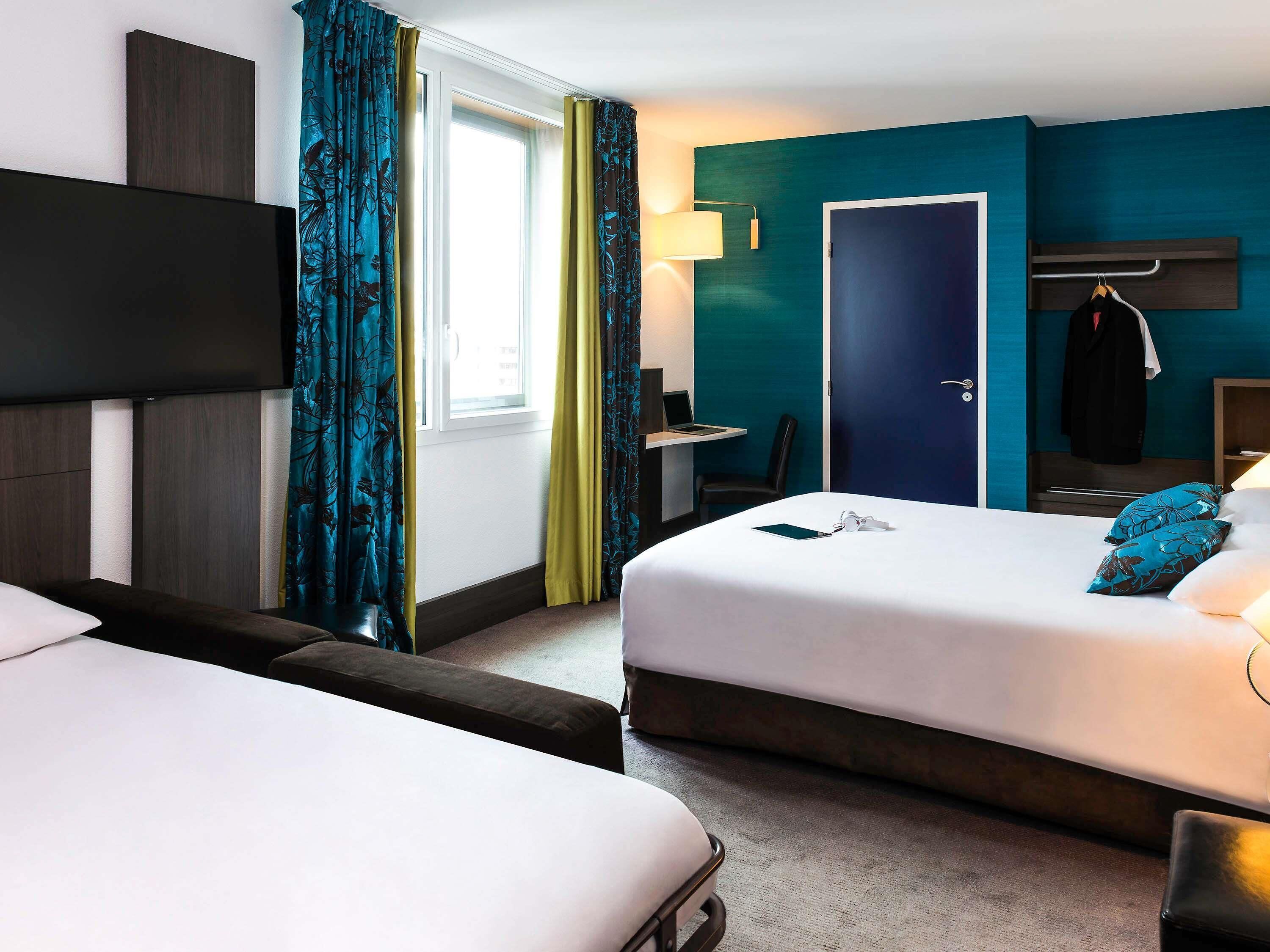 Junior Suite, 1 Double Bed | Premium bedding, in-room safe, desk, blackout drapes