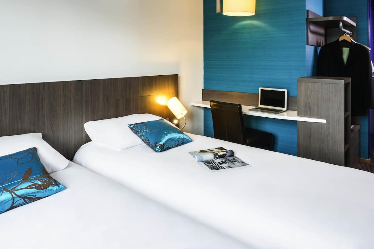 Premium bedding, in-room safe, desk, blackout curtains