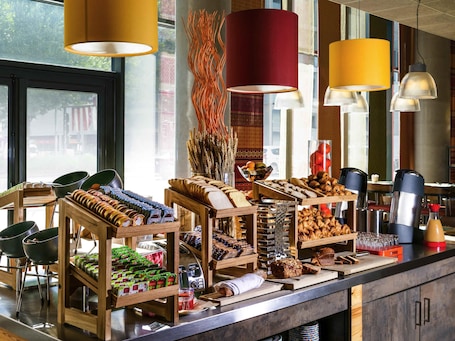Desayuno buffet incluido. ibis Styles Lyon Centre - Gare Part Dieu Hotel