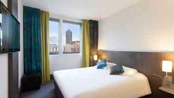 Habitación estándar, 1 cama King size | Ropa de cama de alta calidad y caja de seguridad en la habitación