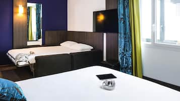 Luxe beddengoed, een kluis op de kamer, een bureau