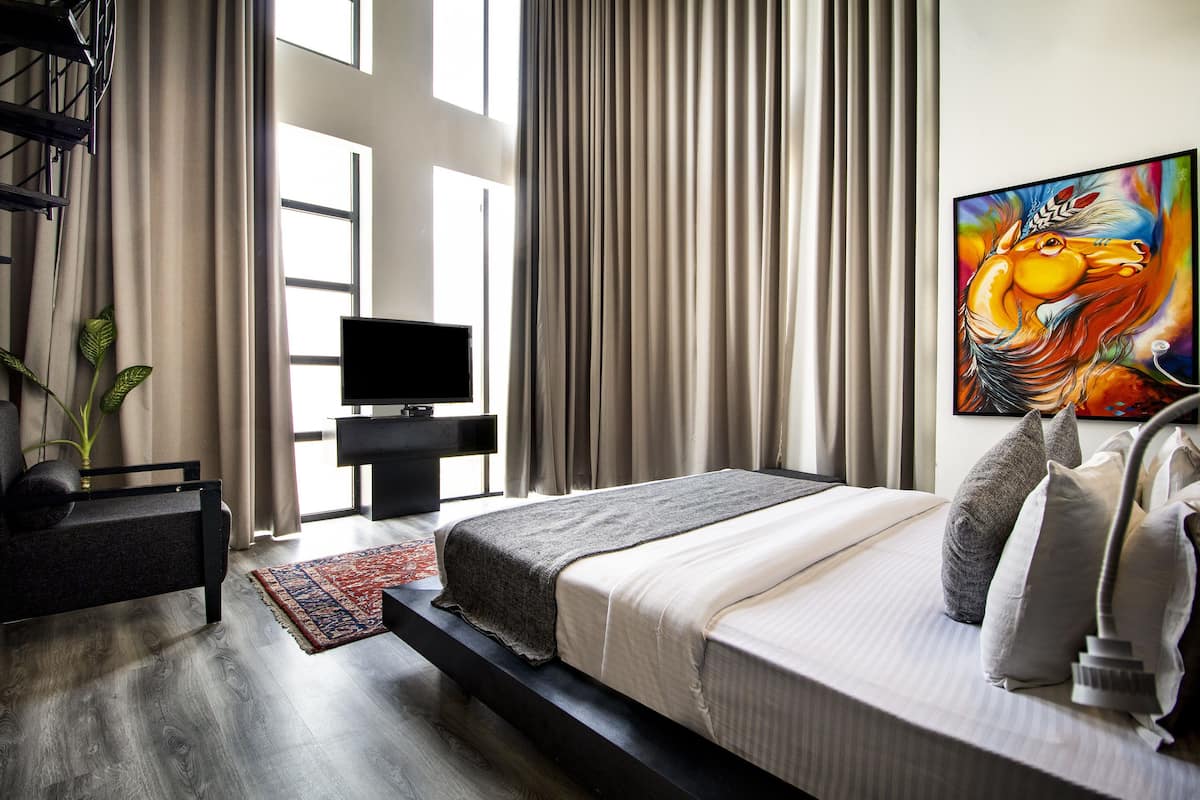 Duplex, 1 King Bed | Minibar, desk, blackout drapes, soundproofing
