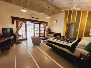 Casa Favourite | Premium bedding, minibar, in-room safe, individually decorated - Casa Vagator (Vagator)