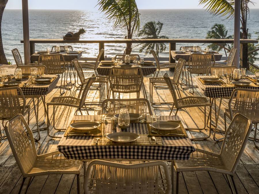 Se ofrece un desayuno continental (500 INR por persona)