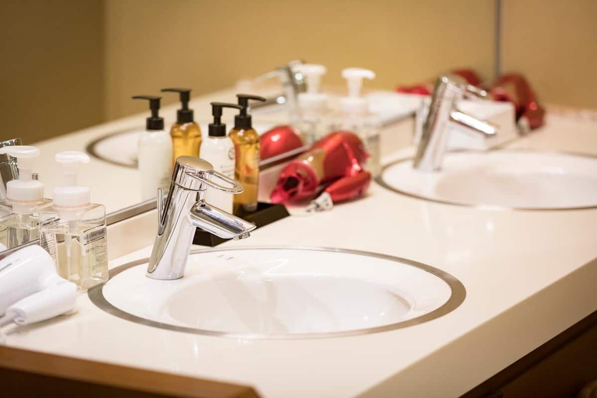 combined shower/bathtub, free toiletries, hair dryer, bathrobes