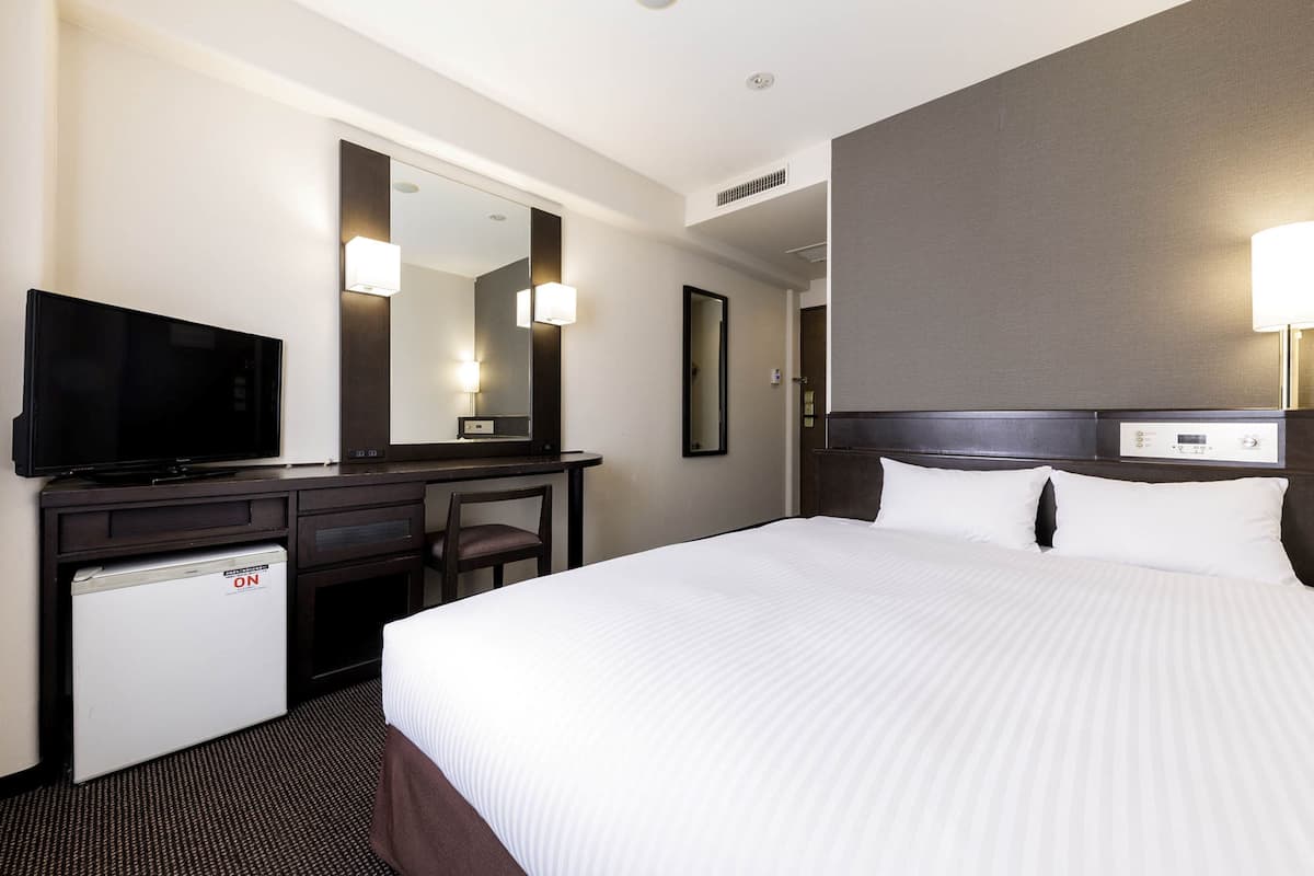 down duvets, desk, iron/ironing board, free wifi
