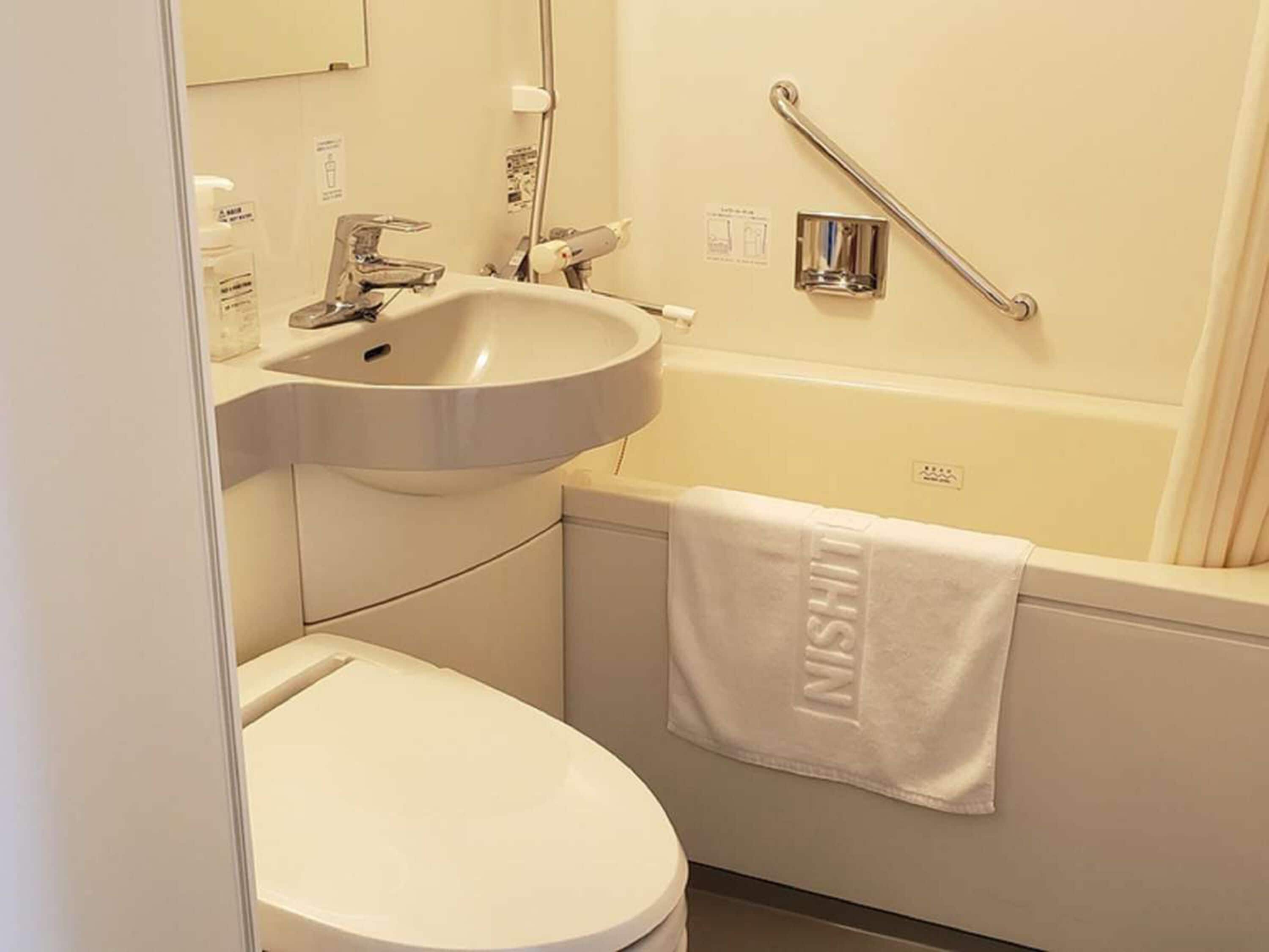 wide-single room, non smoking (14 sqm) | bathroom | combined shower/bathtub, deep-soaking bathtub, free toiletries