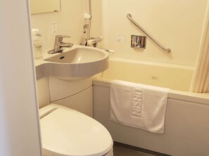 ห้องซิงเกิล, เตียงใหญ่ 1 เตียง, ปลอดบุหรี่ (14 ㎡) | ห้องน้ำ | ฝักบัวในอ่างอาบน้ำ, อ่างอาบน้ำแบบแช่ตัว, ของใช้ในห้องน้ำฟรี, ไดร์เป่าผม