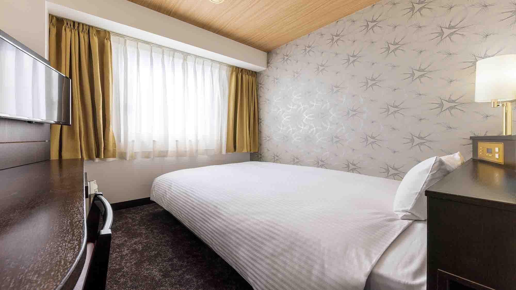 Desk, laptop workspace, iron/ironing board, free WiFi