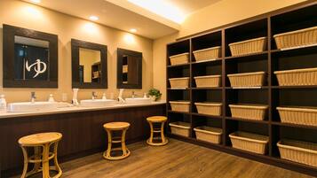 Combined shower/tub, free toiletries, hair dryer, bathrobes