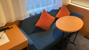 Daunenbettdecken, Schreibtisch, Verdunkelungsvorhänge