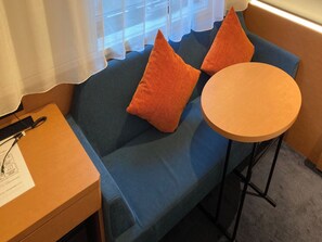 Down comforters, desk, blackout drapes, iron/ironing board - Nishitetsu Inn Nihonbashi (Tokyo)