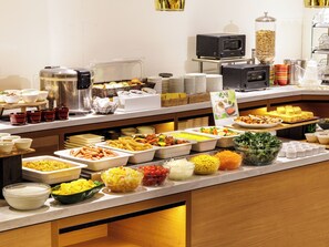 Daily buffet breakfast for a fee - Nishitetsu Inn Nihonbashi (Tokyo)