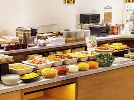 朝食 (ビュッフェ)、毎日提供 (有料)