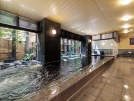 Bañera de hidromasaje cubierta