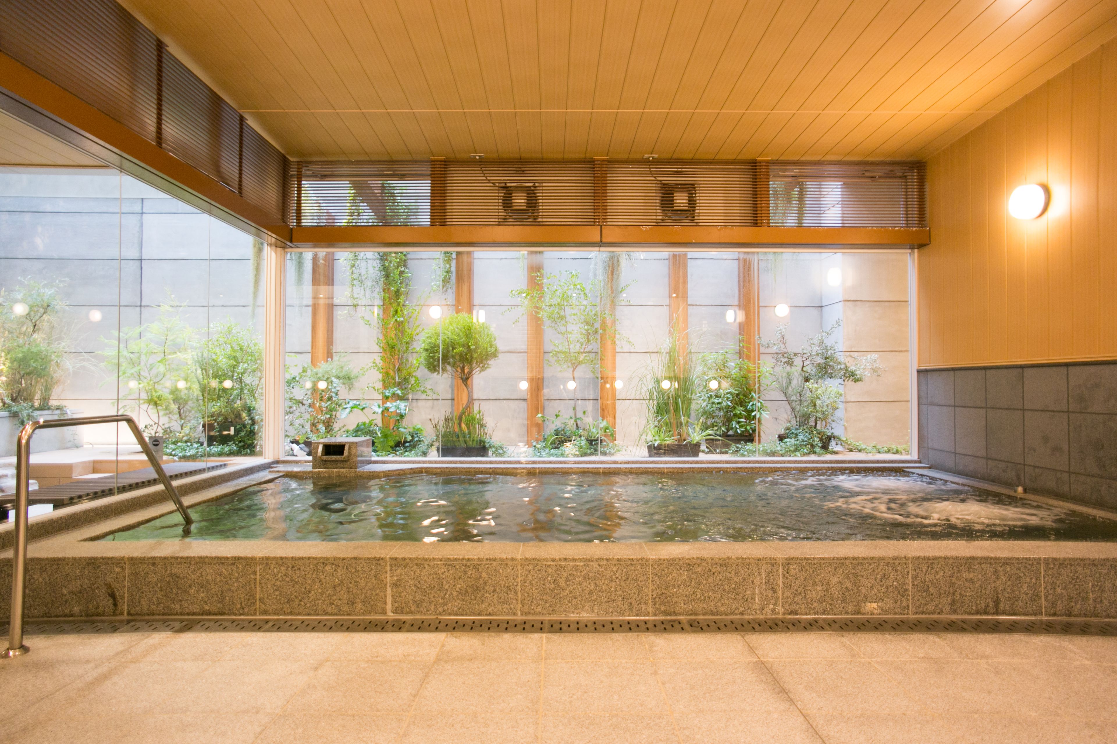 indoor spa tub