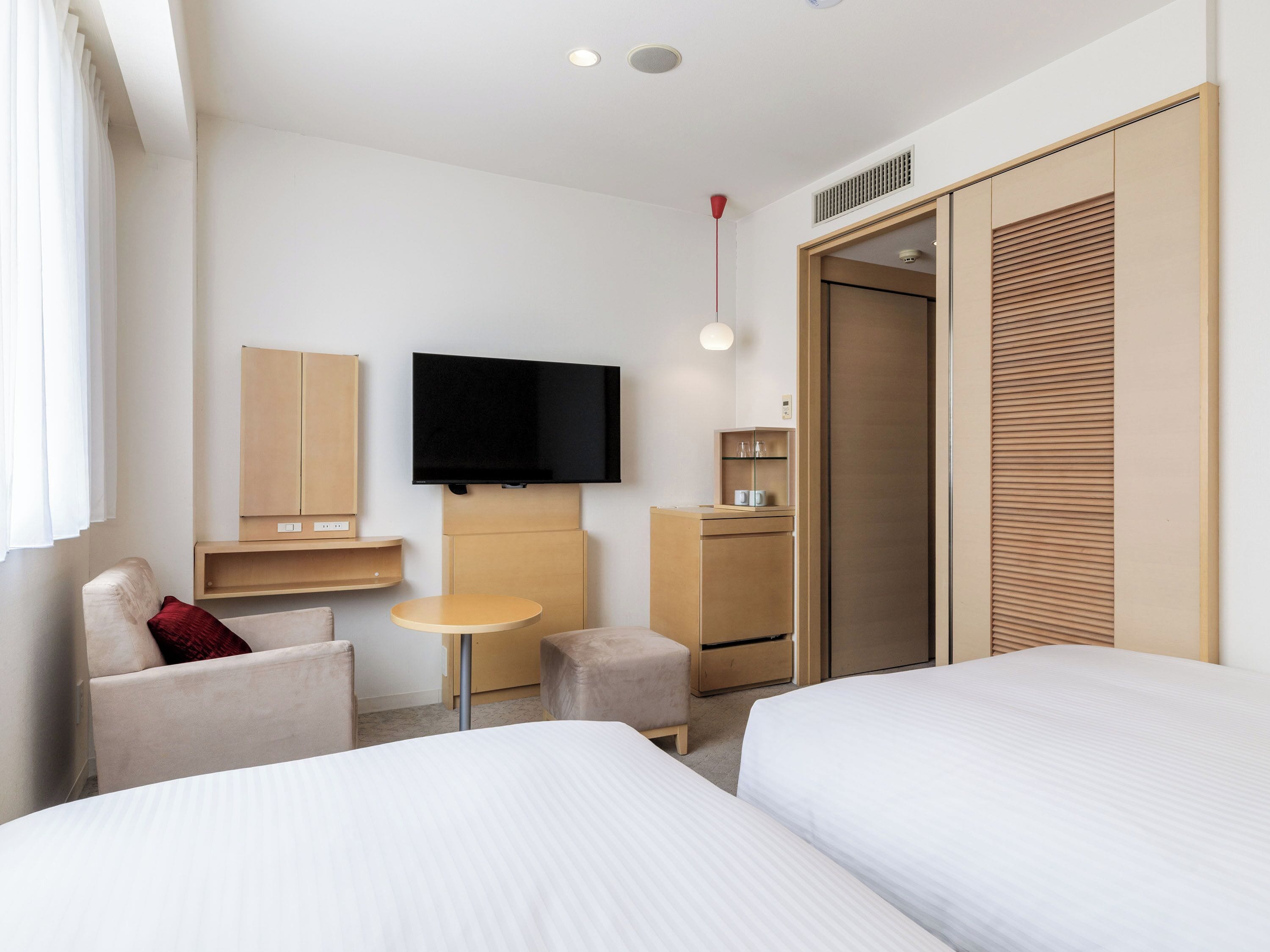 Literie de qualité supérieure, coffres-forts dans les chambres, bureau