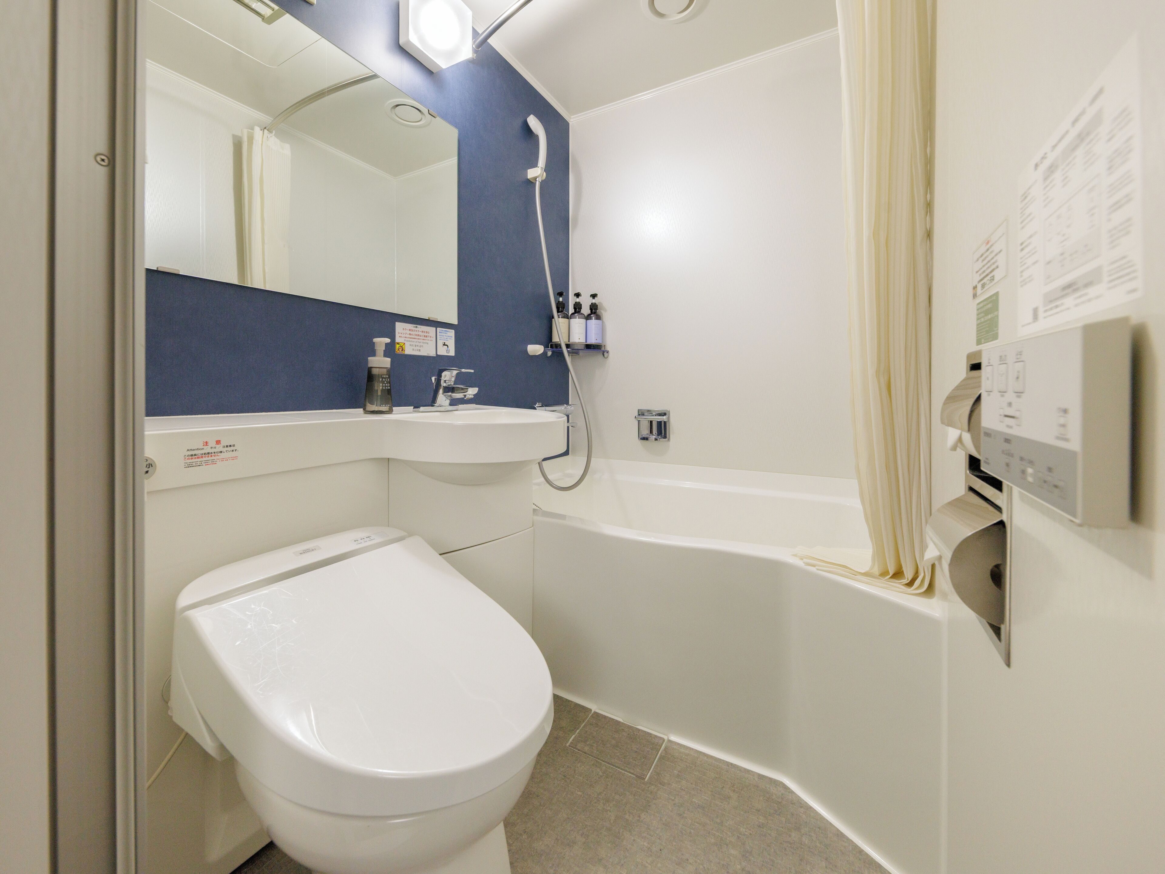 business twin room, non smoking | bathroom | combined shower/bathtub, free toiletries, hair dryer, slippers