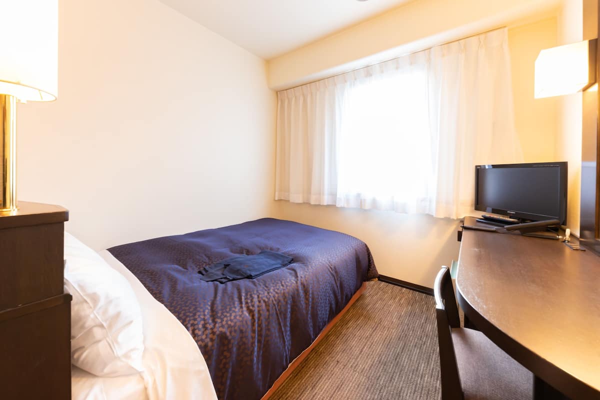 Down duvets, desk, iron/ironing board, free WiFi
