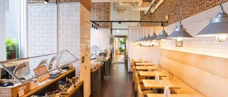 Se sirven desayunos y almuerzos