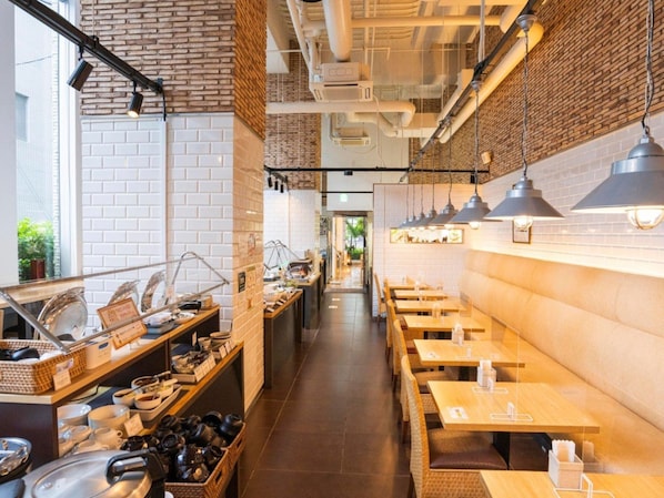 Breakfast and lunch served - Nishitetsu Resort Inn Naha (Naha)