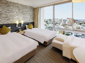 1 bedroom, desk, blackout curtains, soundproofing