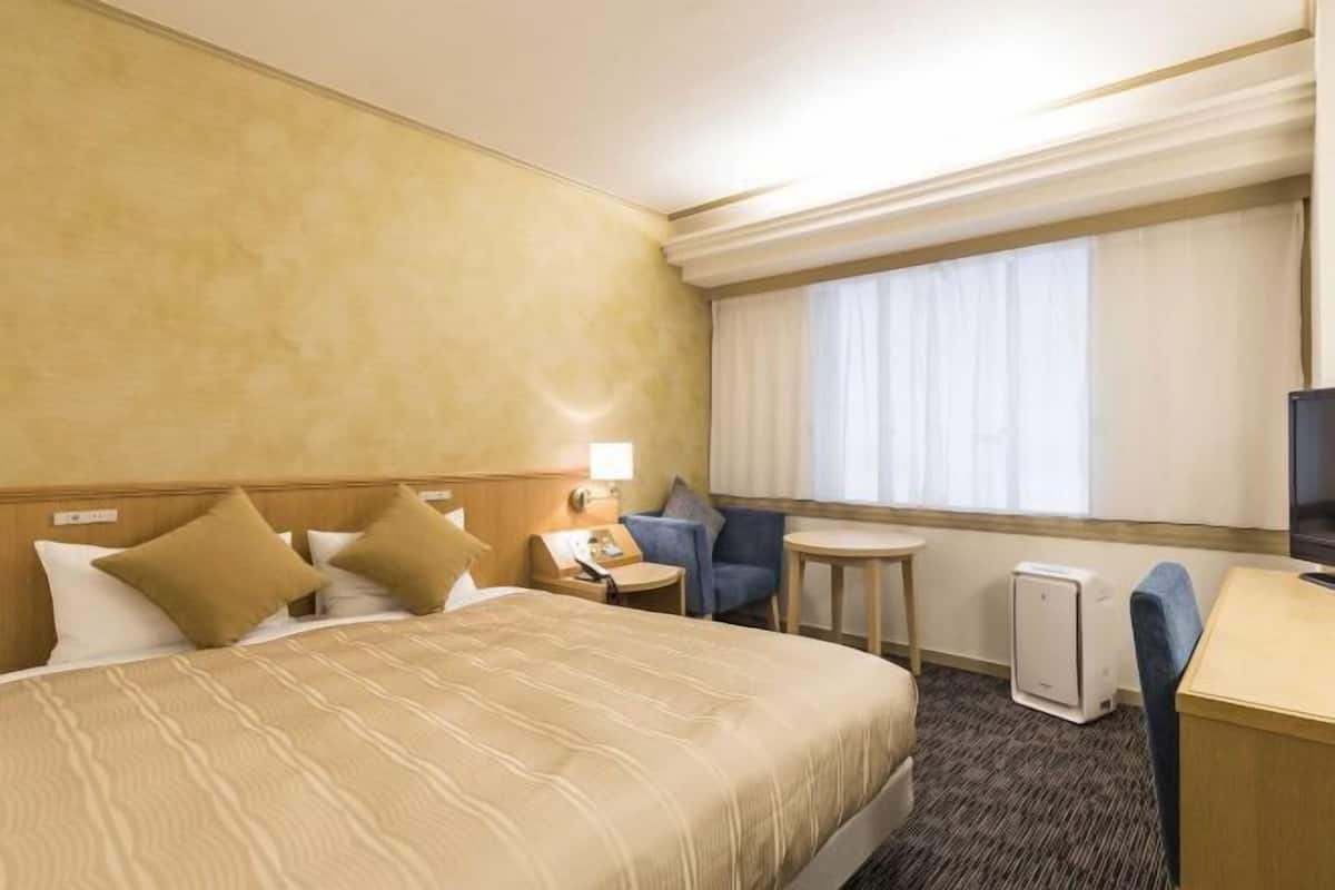1 bedroom, in-room safe, desk, free WiFi