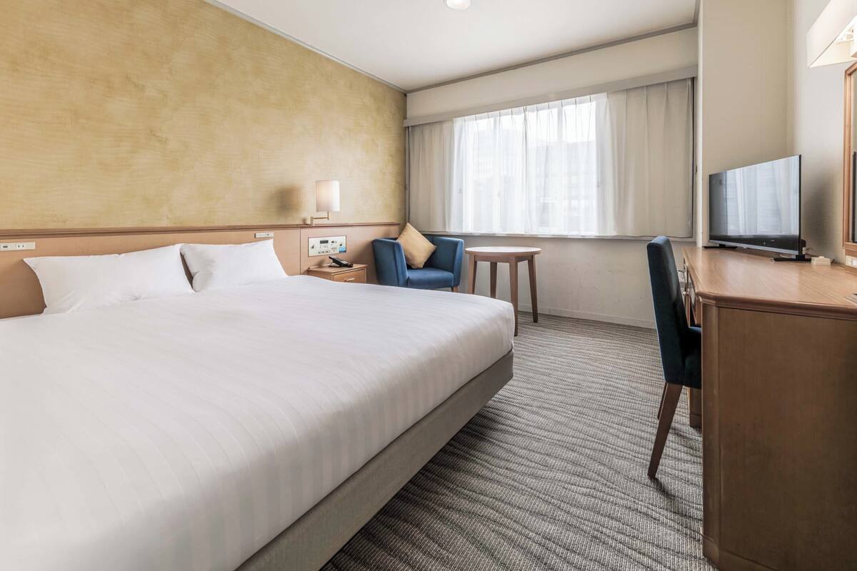In-room safe, desk, free WiFi, bed sheets