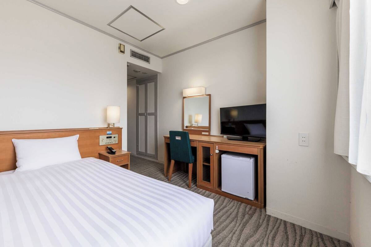 In-room safe, desk, free WiFi, bed sheets