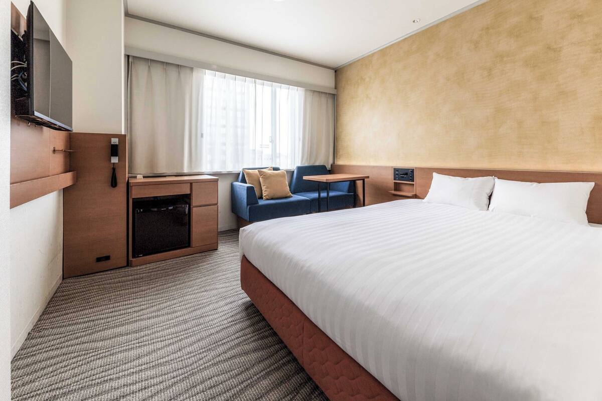 In-room safe, desk, free WiFi, bed sheets