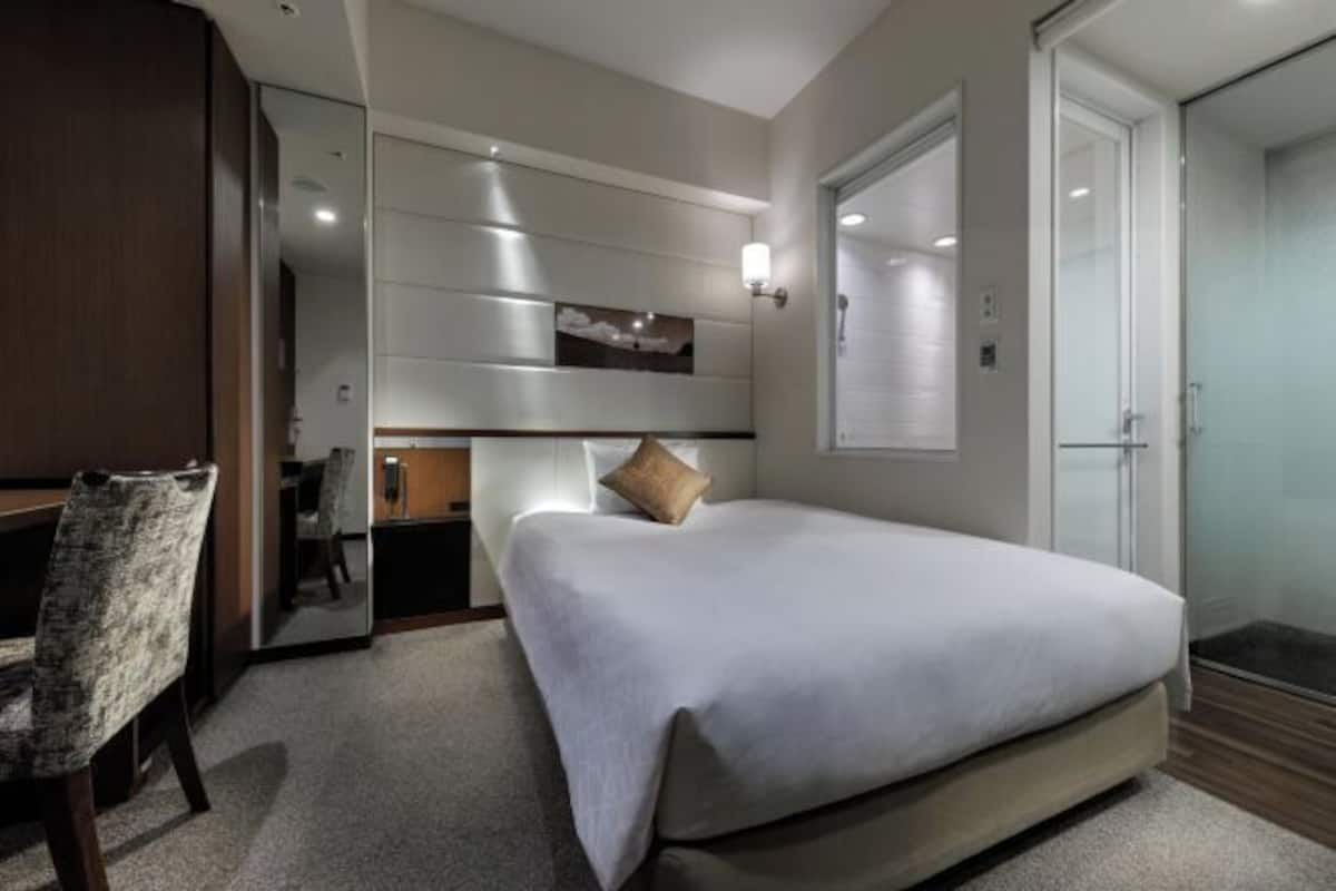 In-room safe, desk, blackout drapes, soundproofing