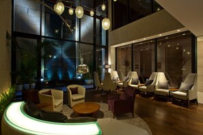 Lobby sitting area - Solaria Nishitetsu Hotel Ginza (Tokyo)