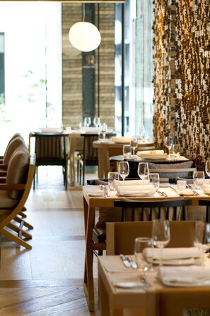 Breakfast, lunch and dinner served - Solaria Nishitetsu Hotel Ginza (Tokyo)