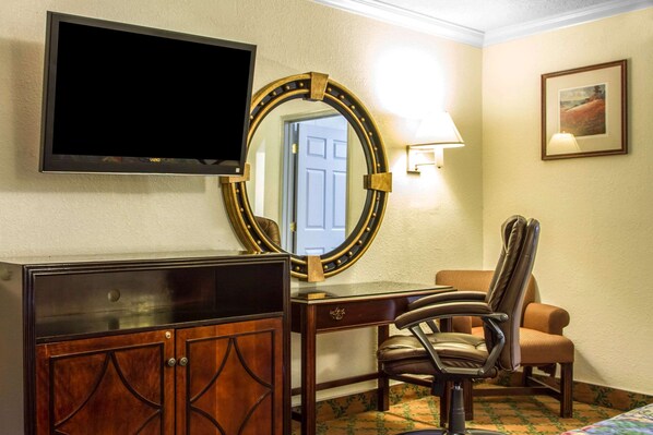 Habitación, 1 cama King size, con acceso para personas discapacitadas, para no fumadores | Escritorio, tabla de planchar con plancha, wifi gratis y ropa de cama