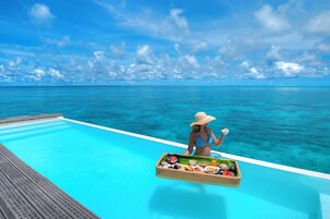 Two Bedroom Water Villa with Private Pool | Vista do quarto