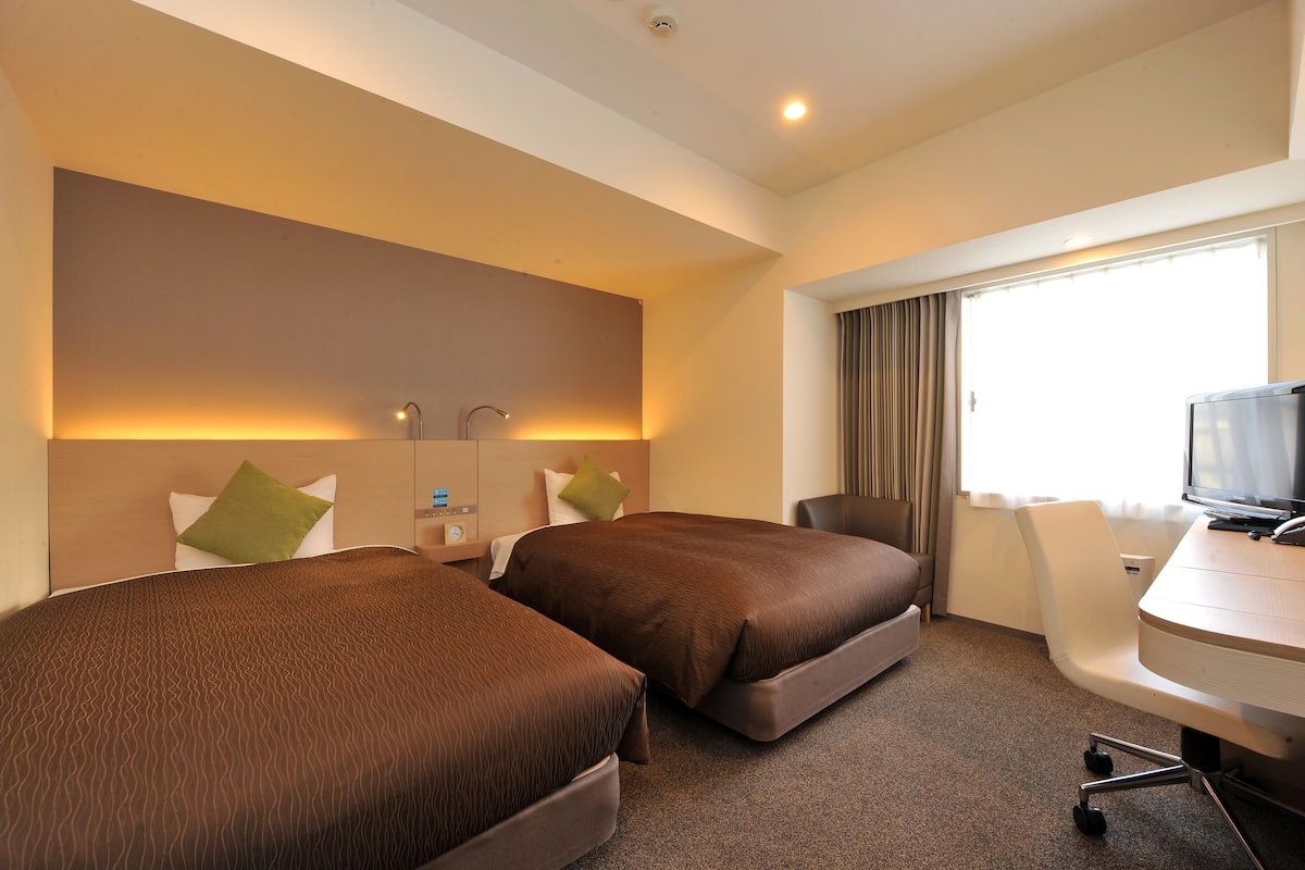 Premium bedding, desk, blackout drapes, iron/ironing board