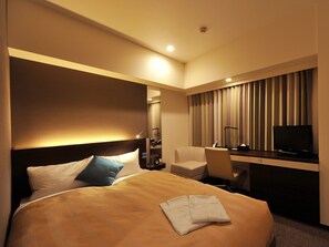 Ropa de cama de alta calidad, escritorio y cortinas blackout