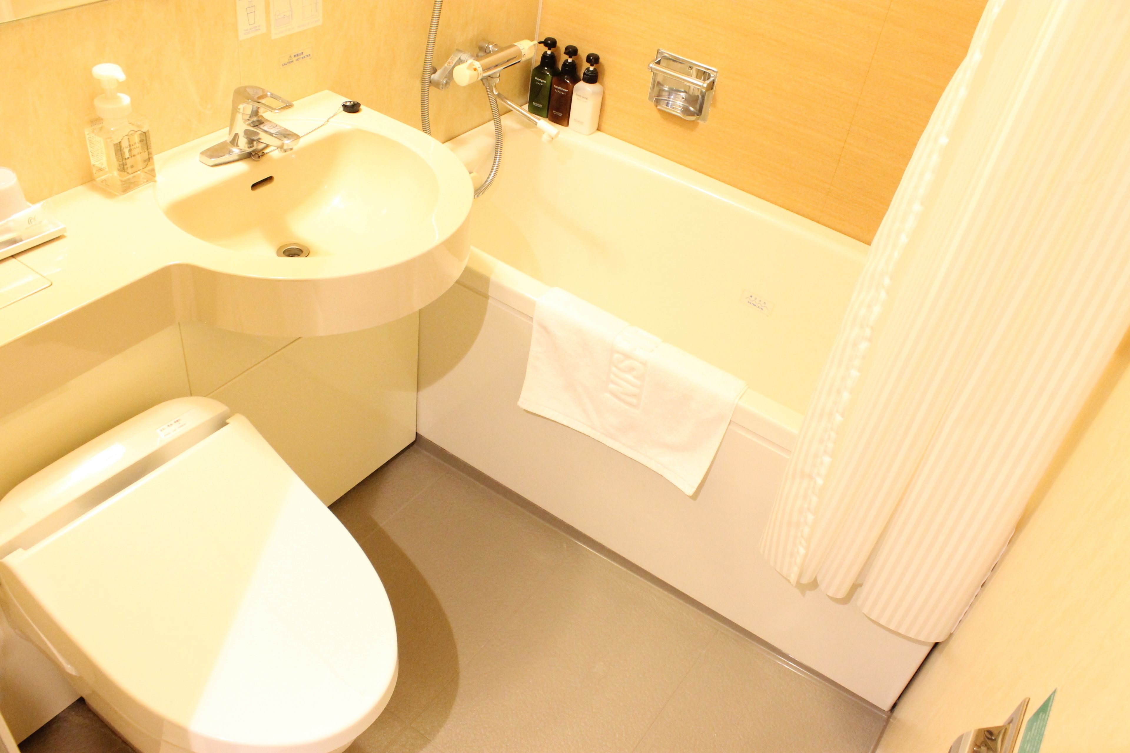 combined shower/bathtub, free toiletries, hair dryer, bathrobes