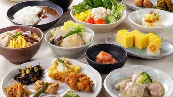 Sarapan ala Jepang setiap hari (JPY 1800 per orang)