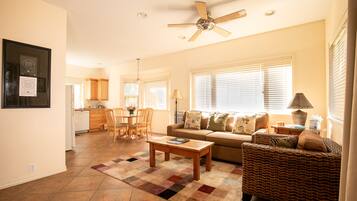 Gardenia Suite | Coin séjour | Lecteur de DVD