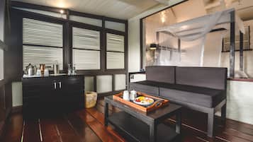 Quarto luxo, 1 cama King (Lodge) | 1 quarto, roupas de cama premium, frigobar, cofres nos quartos