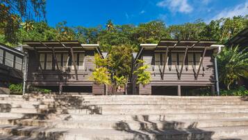 Habitación Deluxe, 1 cama de matrimonio grande (Lodge) | Ropa de cama de alta calidad, minibar, caja fuerte