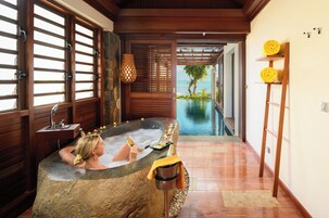 Luxury Beachfront Pool suite | Bathroom | Separate tub and shower, deep soaking tub, rainfall showerhead